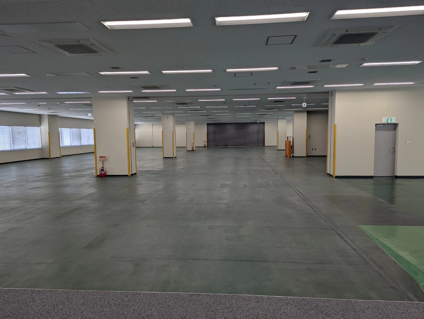 埼玉県戸田市新曽南の倉庫