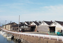 富山県射水市庄西町の倉庫