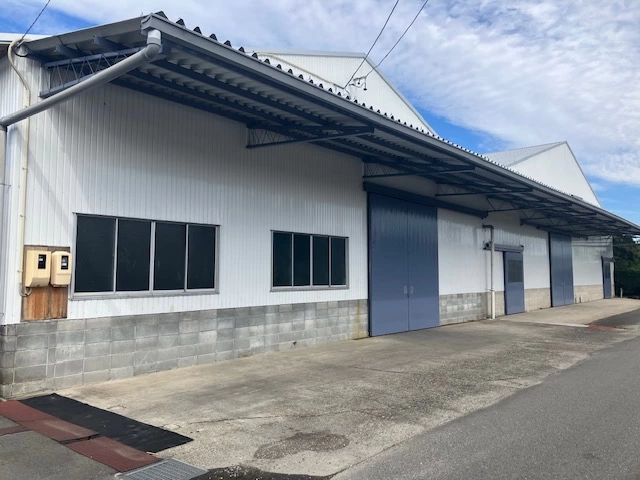 三重県三重郡菰野町竹成の倉庫