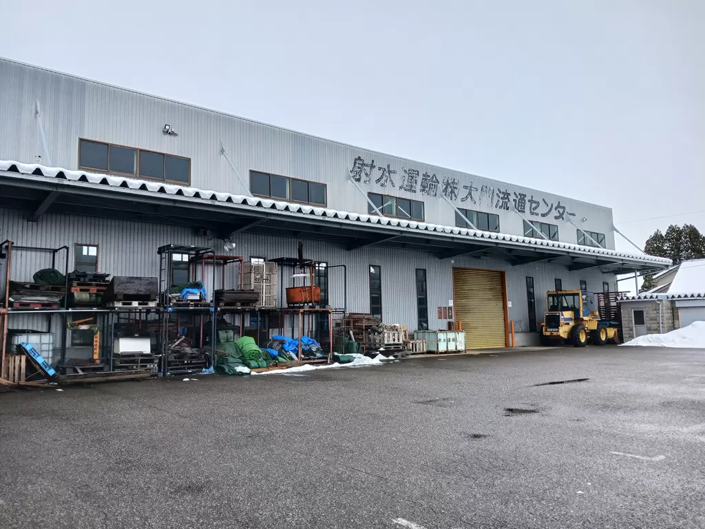 富山県射水市大門町市ノ井の倉庫