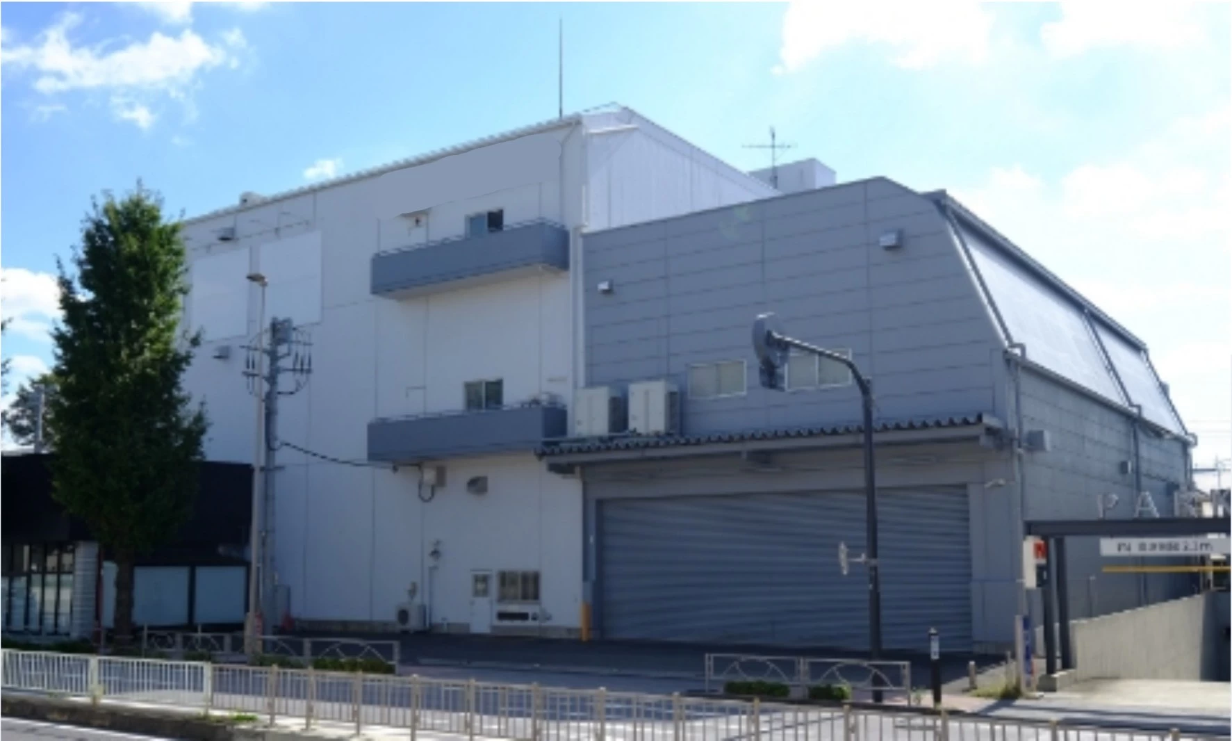 東京都調布市飛田給の倉庫